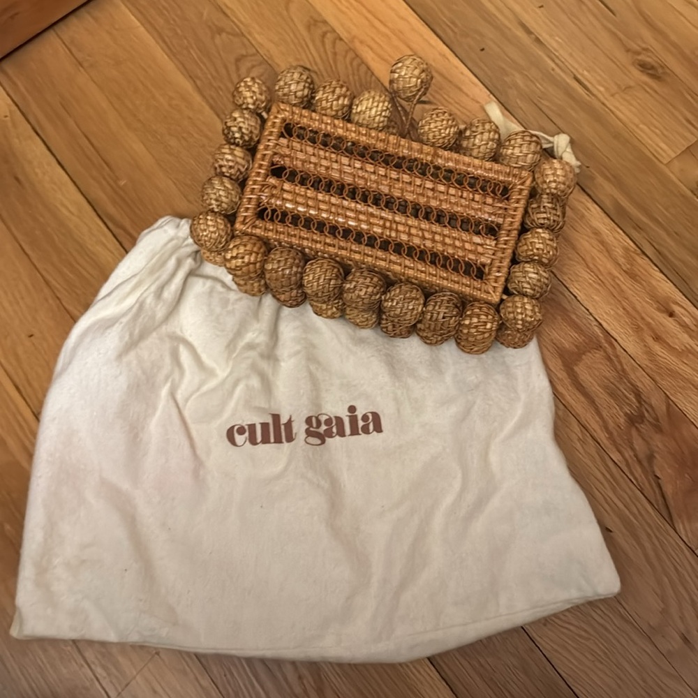 Cult Gaia | Eos Rattan Clutch - Picture 5 of 7